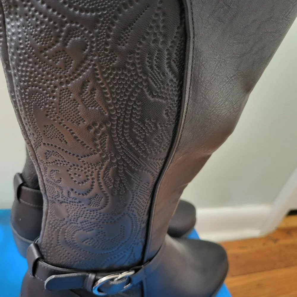 Easy Street Women's Luella Tall Boot Fashion‎ Black Embossed Size 9.5 New